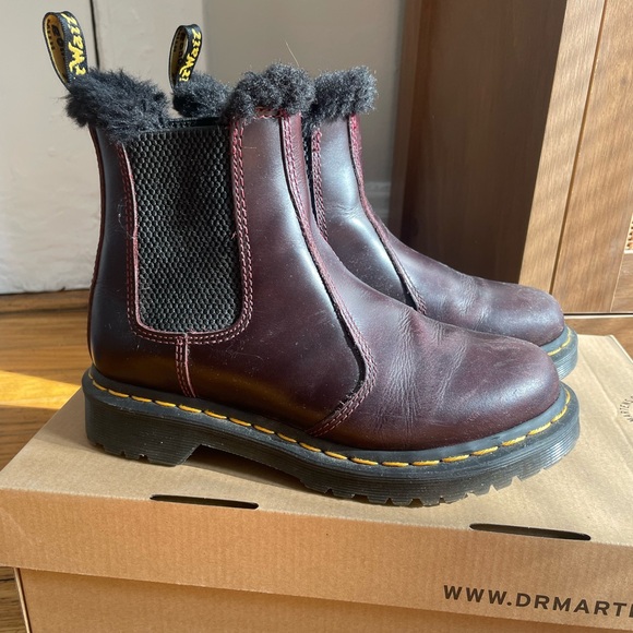 Dr. Martens Women's 2976 Leonore Chelsea Boot in oxblood atlas - Picture 4 of 5